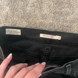Levi jeans black- skinny- size 27